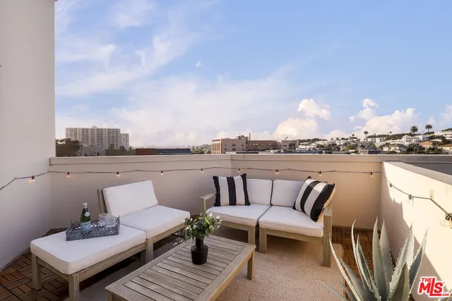 $1,385,000 | 235 Main Street, Unit 321, Venice, CA 90291