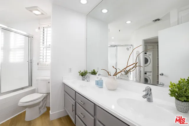 $1,385,000 | 235 Main Street, Unit 321, Venice, CA 90291