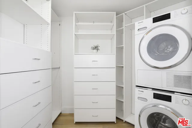 $1,385,000 | 235 Main Street, Unit 321, Venice, CA 90291