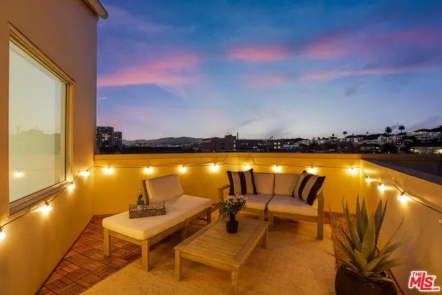 $1,385,000 | 235 Main Street, Unit 321, Venice, CA 90291