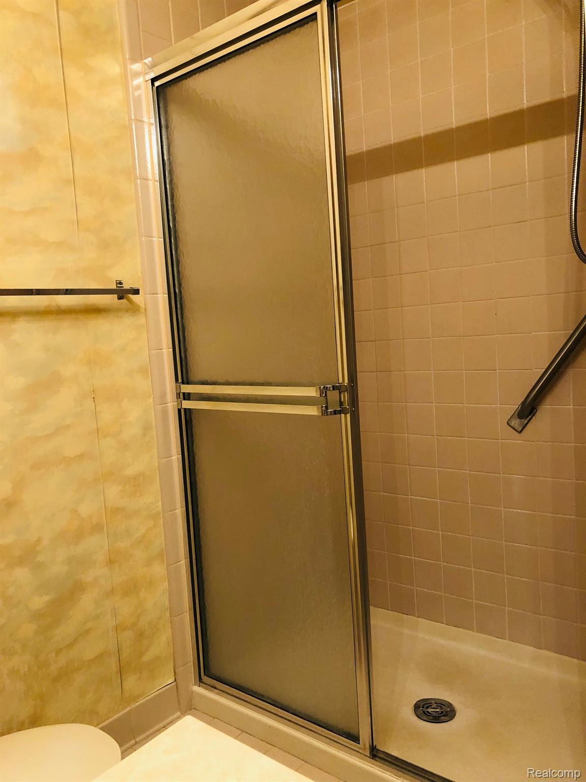 27780 Evergreen Road Southfield, MI 48076 - Photo 18 of 36 Primary Bathroom