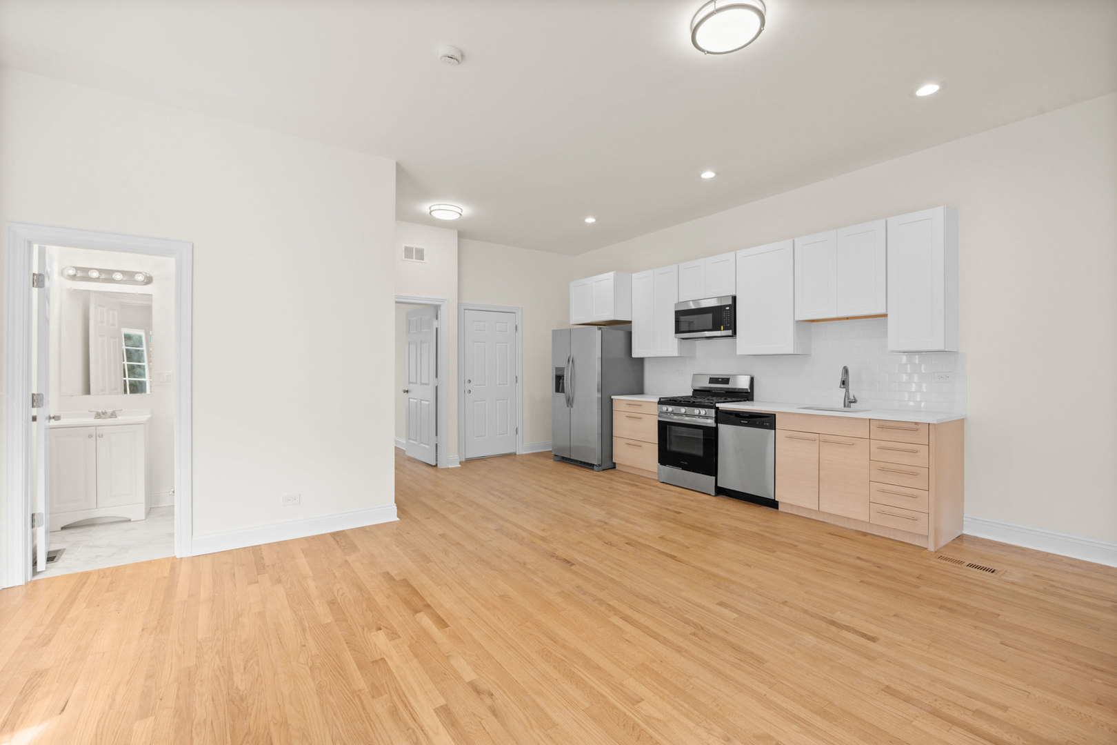 3107 North Harding Avenue, Unit 2W Chicago, IL 60618 - Photo 9 of 14 Gallery Image 9