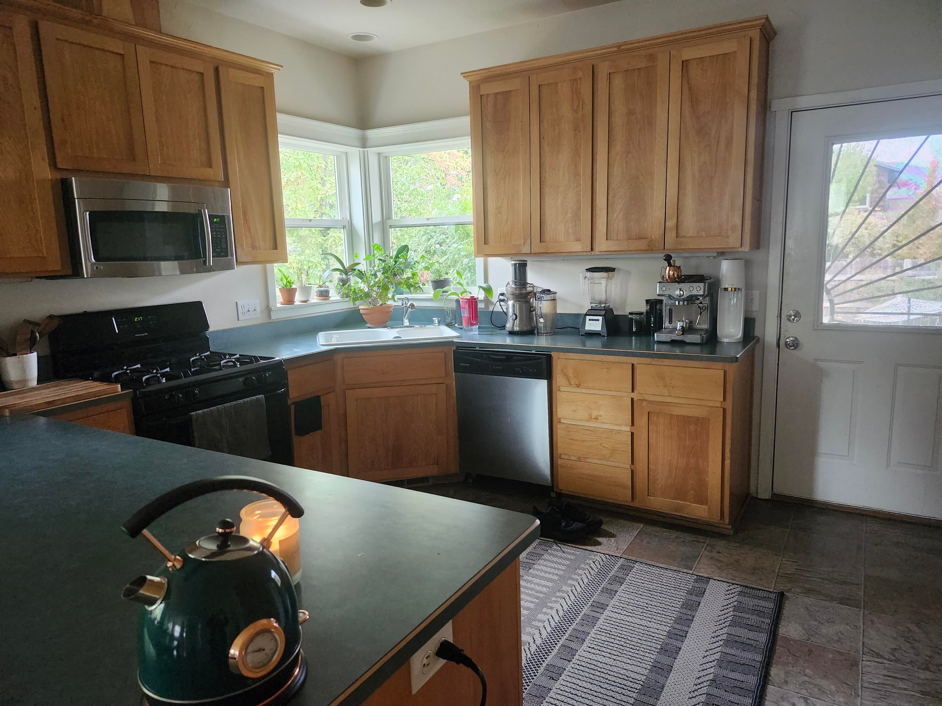 996 Spring Way Ashland, OR 97520 - Photo 3 of 16 Photo 3