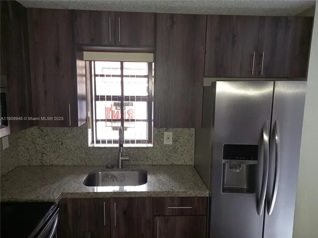 $2,300 | 11781 Southwest 18th Street, Unit 4, Miami, FL 33175