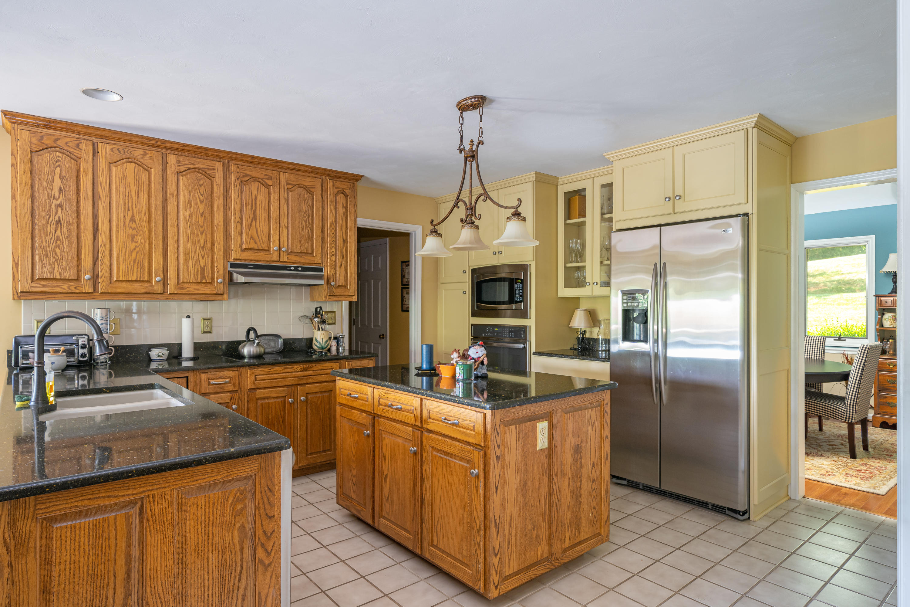 729 Ridge Trail Fincastle, VA 24090 - Photo 9 of 39 Kitchen with Island