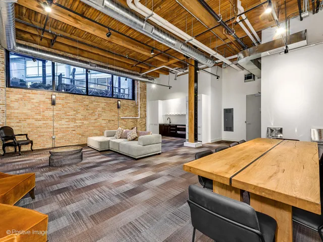 $1,350,000 | 676 North Kingsbury Street, Unit 104, Chicago, IL 60654