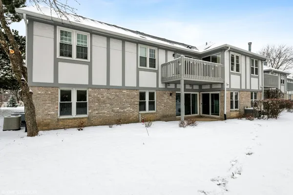 $2,600 | 184 Brook Lane, Unit 350, Vernon Hills, IL 60061