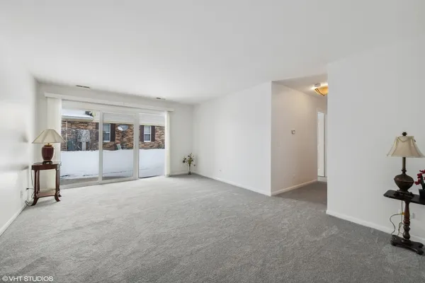 $2,600 | 184 Brook Lane, Unit 350, Vernon Hills, IL 60061