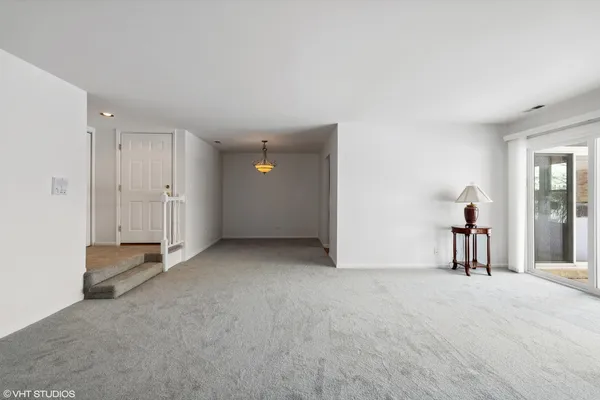 $2,600 | 184 Brook Lane, Unit 350, Vernon Hills, IL 60061