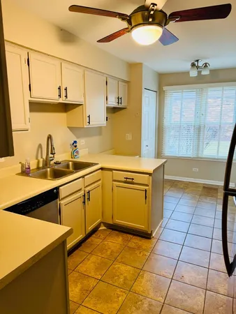 $2,600 | 184 Brook Lane, Unit 350, Vernon Hills, IL 60061