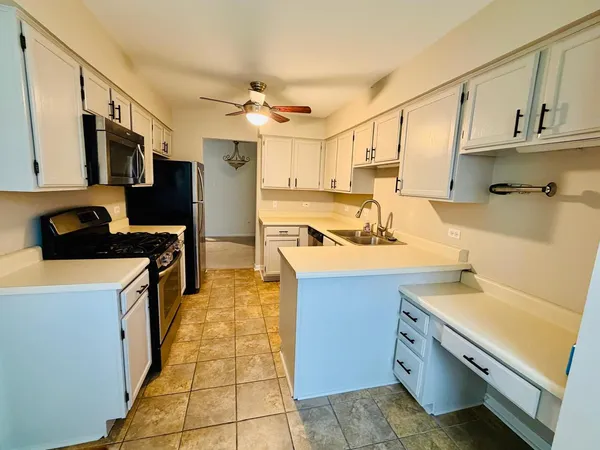 $2,600 | 184 Brook Lane, Unit 350, Vernon Hills, IL 60061