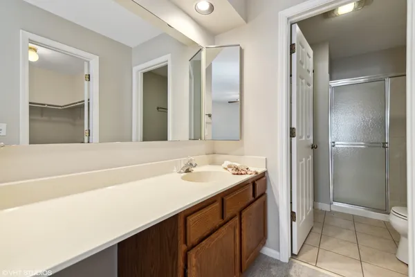 $2,600 | 184 Brook Lane, Unit 350, Vernon Hills, IL 60061