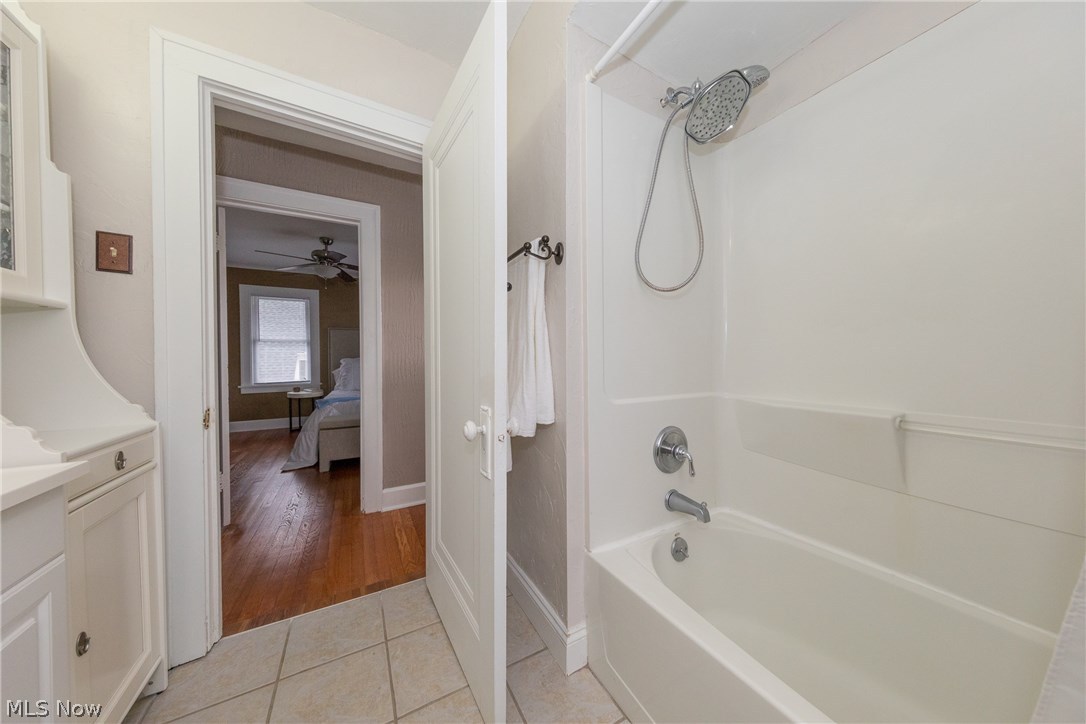 3996 Rosemond Road Cleveland Heights, OH 44121 - Photo 22 of 29 The Main Bathroom