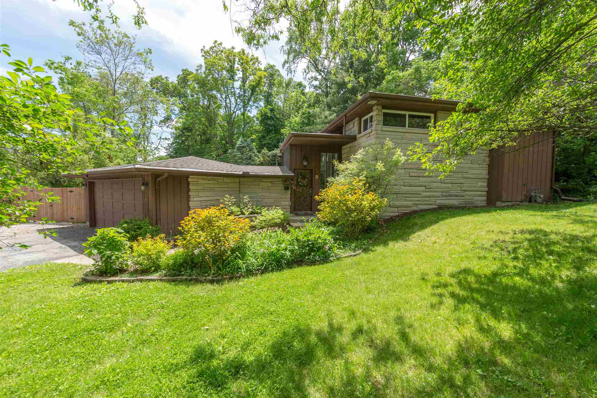 1928 Inwood Road South Bend, IN 46614 - Photo 1 of 21 Gallery Image 1