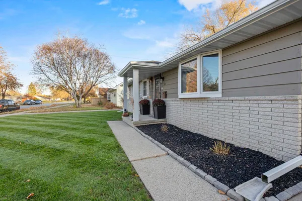 $334,900 | 1437 East Glendale Avenue, Appleton, WI 54911