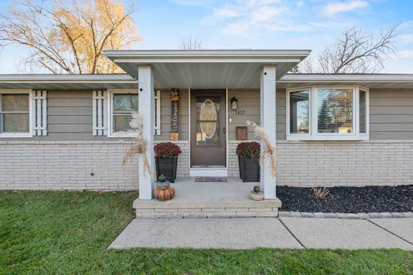 $334,900 | 1437 East Glendale Avenue, Appleton, WI 54911