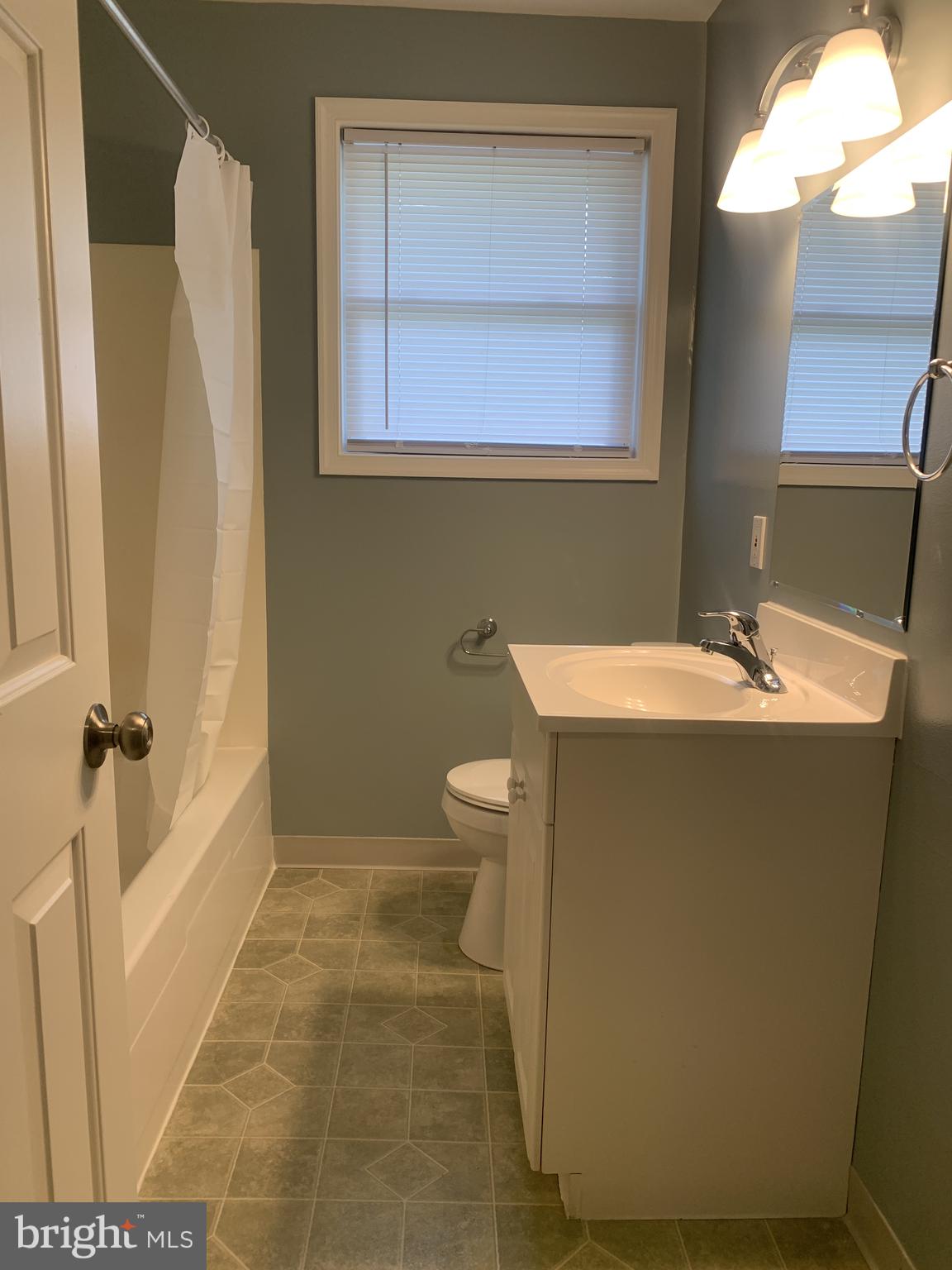 517 Garrick Road Hockessin, DE 19707 - Photo 39 of 45 Hall full bathroom