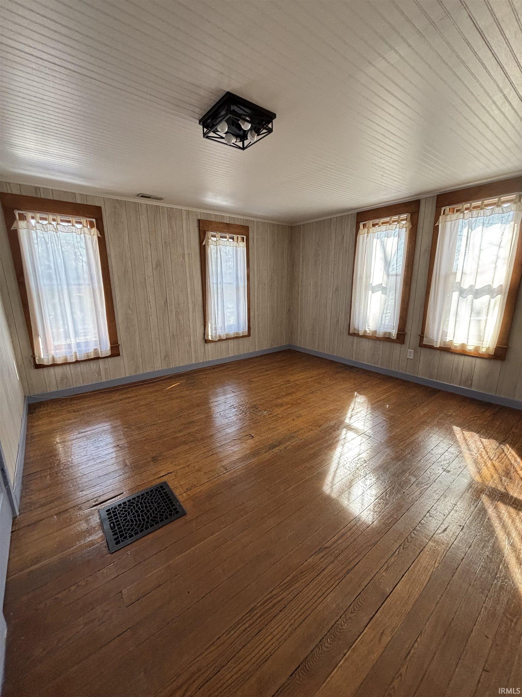 4353 North County Road Spencerville, IN 46788 - Photo 3 of 31