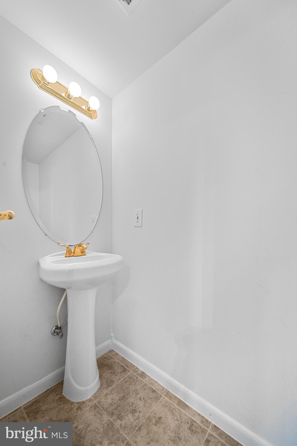 2631 Tarleton Corner Drive Herndon, VA 20171 - Photo 37 of 41 a bathroom with a sink and mirror