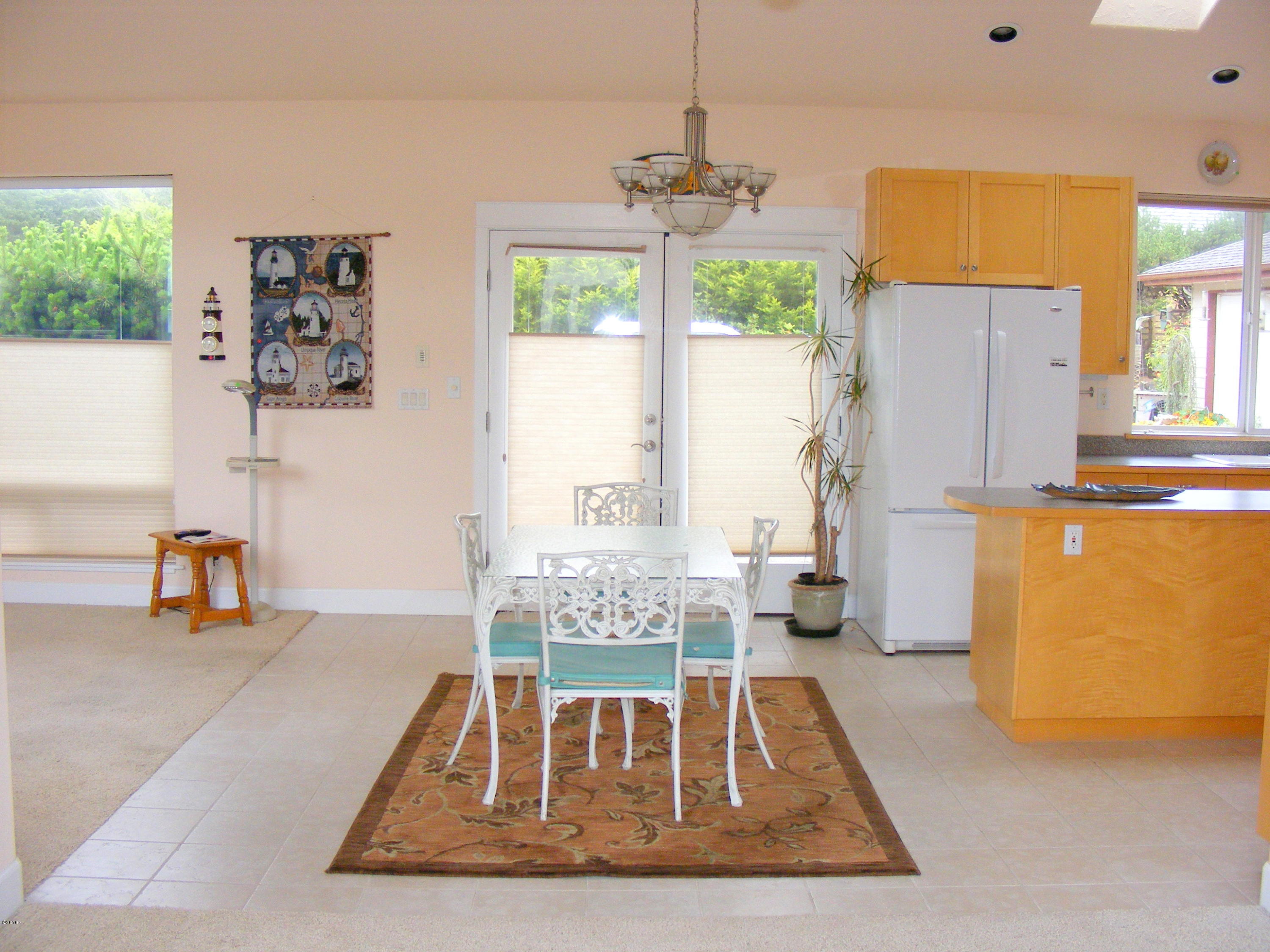 135 Southwest 26th Street Newport, OR 97366 - Photo 10 of 35 Kitchen & dinette area 2nd view