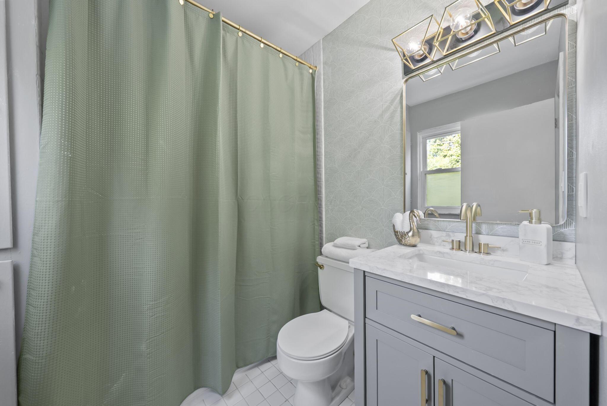 4200 Rudy Road Columbus, OH 43214 - Photo 32 of 78 En Suite Bath
