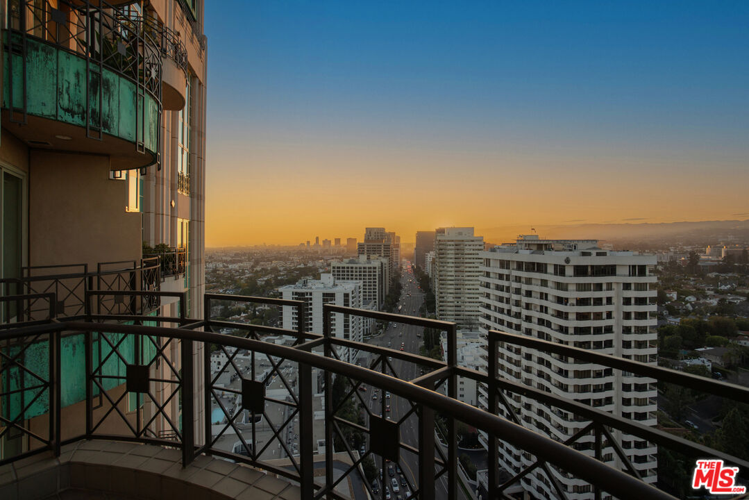 10580 Wilshire Boulevard, Unit 23NE Los Angeles, CA 90024 - Photo 8 of 42 a view of a balcony with city view