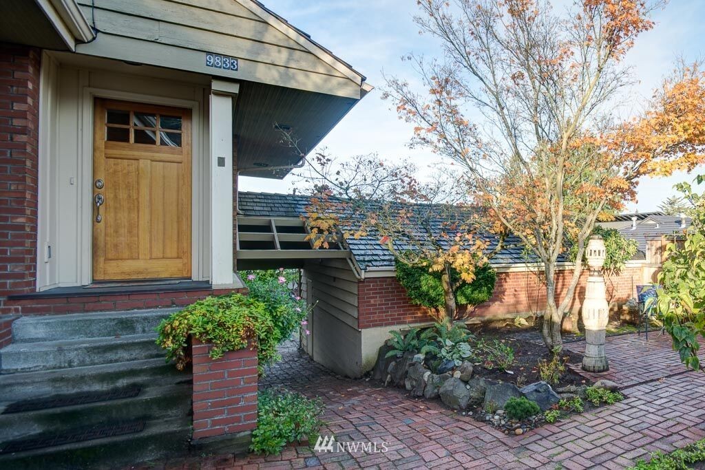 9833 45th Avenue Southwest Seattle, WA 98136 - Photo 2 of 18 Gallery Image 2