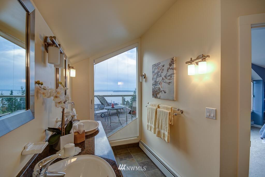 9833 45th Avenue Southwest Seattle, WA 98136 - Photo 14 of 18 Gallery Image 14