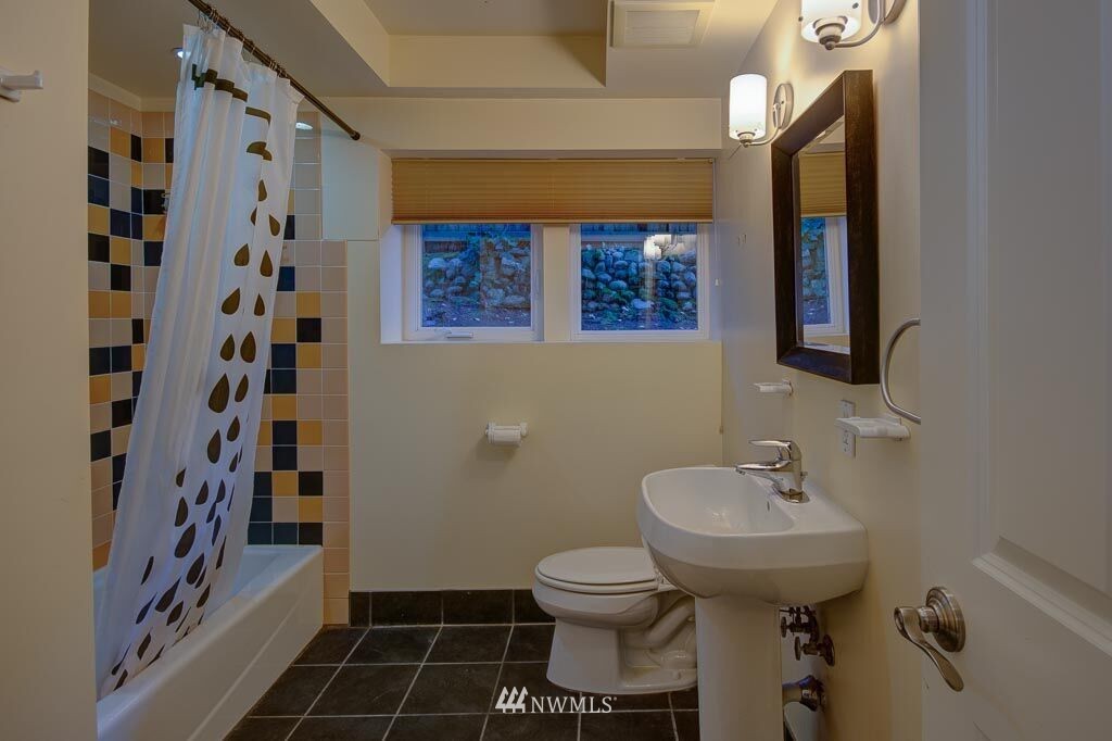 9833 45th Avenue Southwest Seattle, WA 98136 - Photo 16 of 18 Gallery Image 16