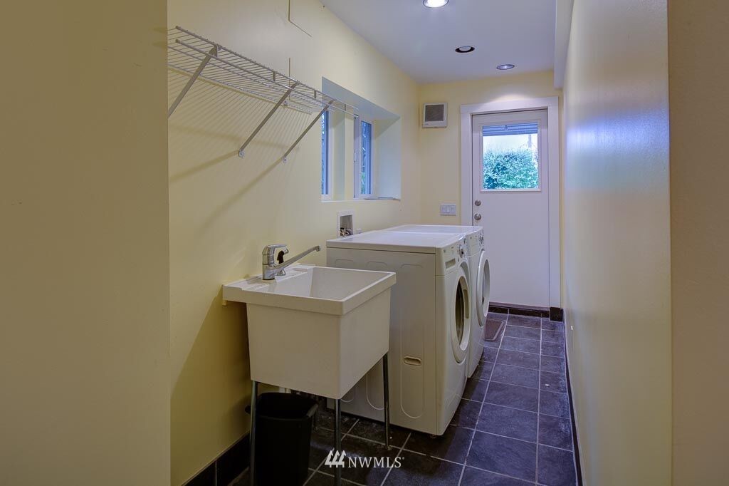 9833 45th Avenue Southwest Seattle, WA 98136 - Photo 17 of 18 Gallery Image 17