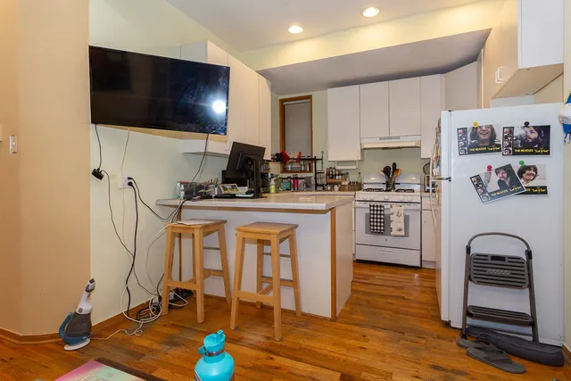 $1,550 | 1307 North Greenview Avenue, Unit 1R, Chicago, IL 60642