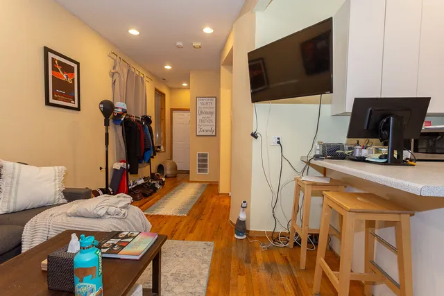 $1,550 | 1307 North Greenview Avenue, Unit 1R, Chicago, IL 60642