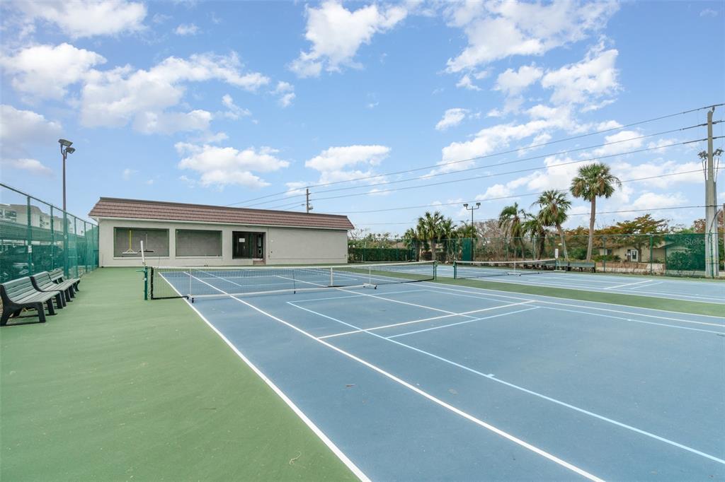 9011 Midnight Pass Road, Unit 329 Sarasota, FL 34242 - Photo 6 of 39 a view of a basket ball ground