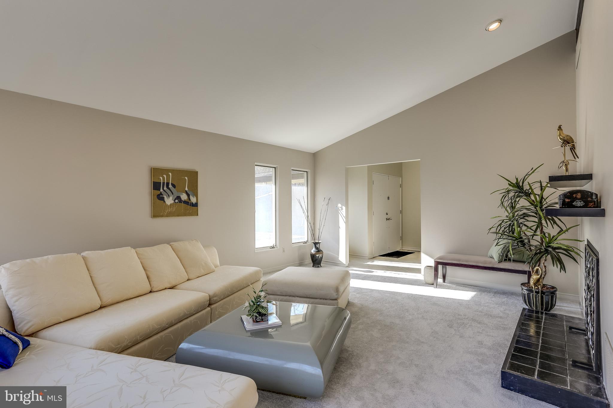 12302 Benson Branch Road Ellicott City, MD 21042 - Photo 6 of 43 Living Room