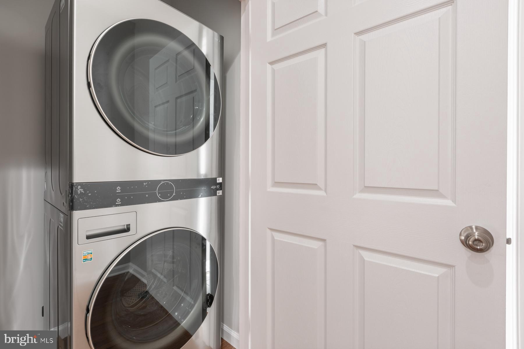 2646 Babcock Road Vienna, VA 22181 - Photo 44 of 52 NEW Upper Leve .Laundry