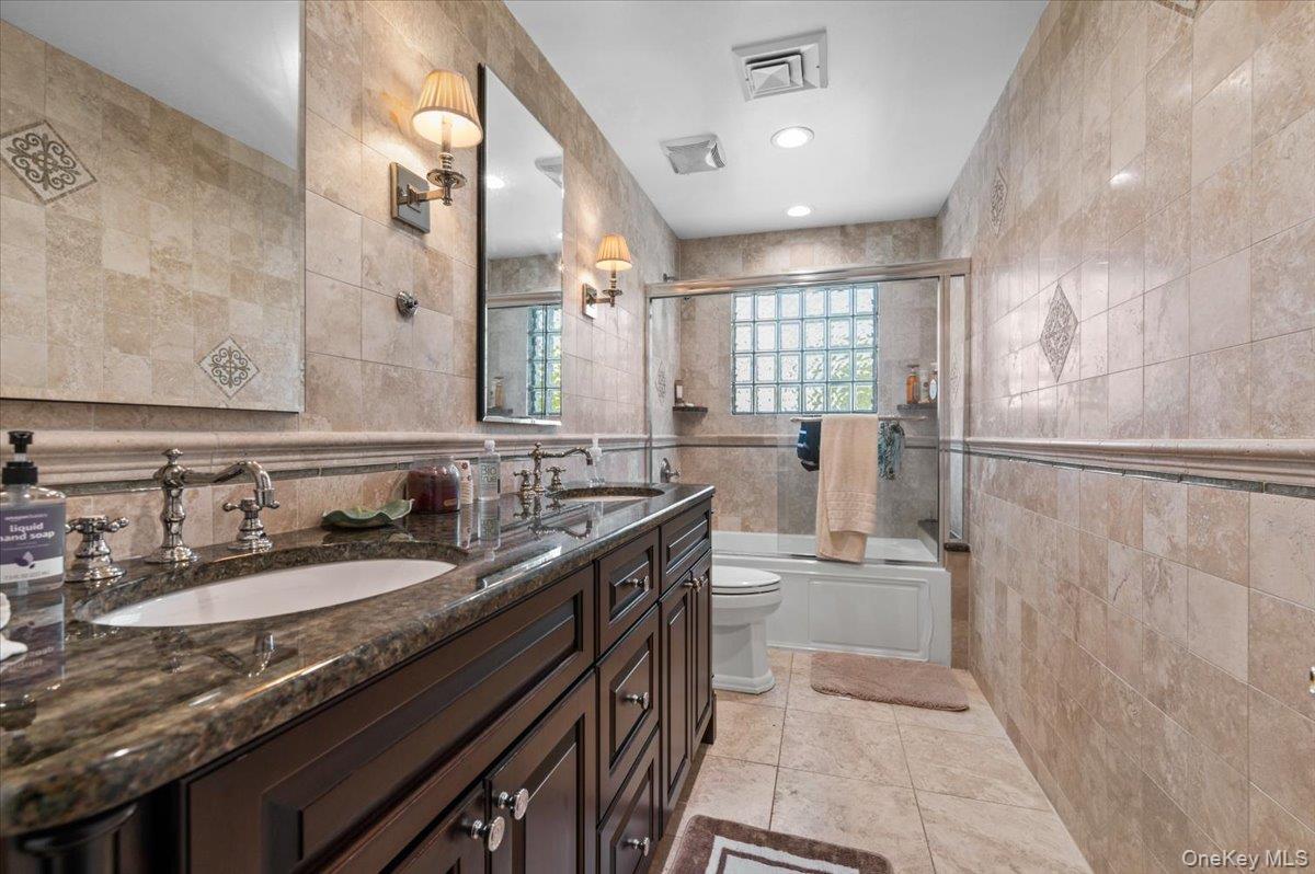 100 Cabot Road Massapequa, NY 11758 - Photo 23 of 49