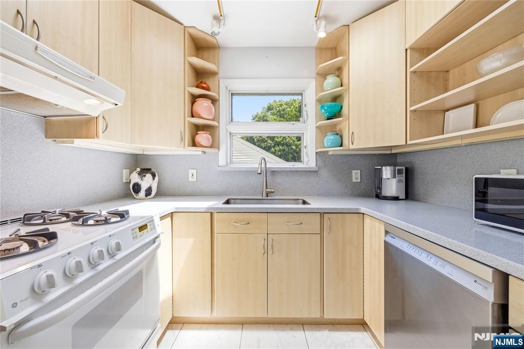 447 Sussex Road Wood-Ridge, NJ 07075 - Photo 16 of 23