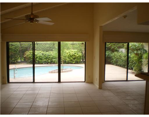 19484 Bay View Road, Unit 19484 Boca Raton, FL 33434 - Photo 3 of 8 Living Room