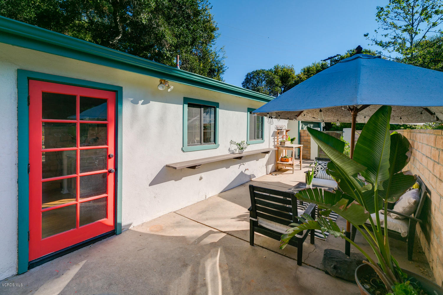 1111 Arcata Road Ojai, CA 93023 - Photo 2 of 27 Front Lounge Kitchen Door