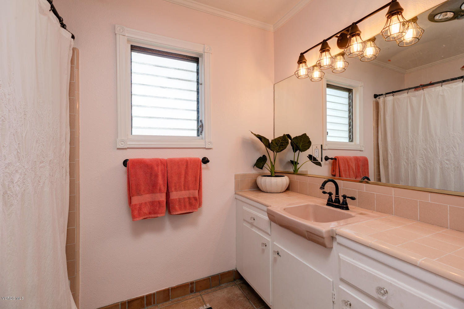 1111 Arcata Road Ojai, CA 93023 - Photo 20 of 27 Bathroom