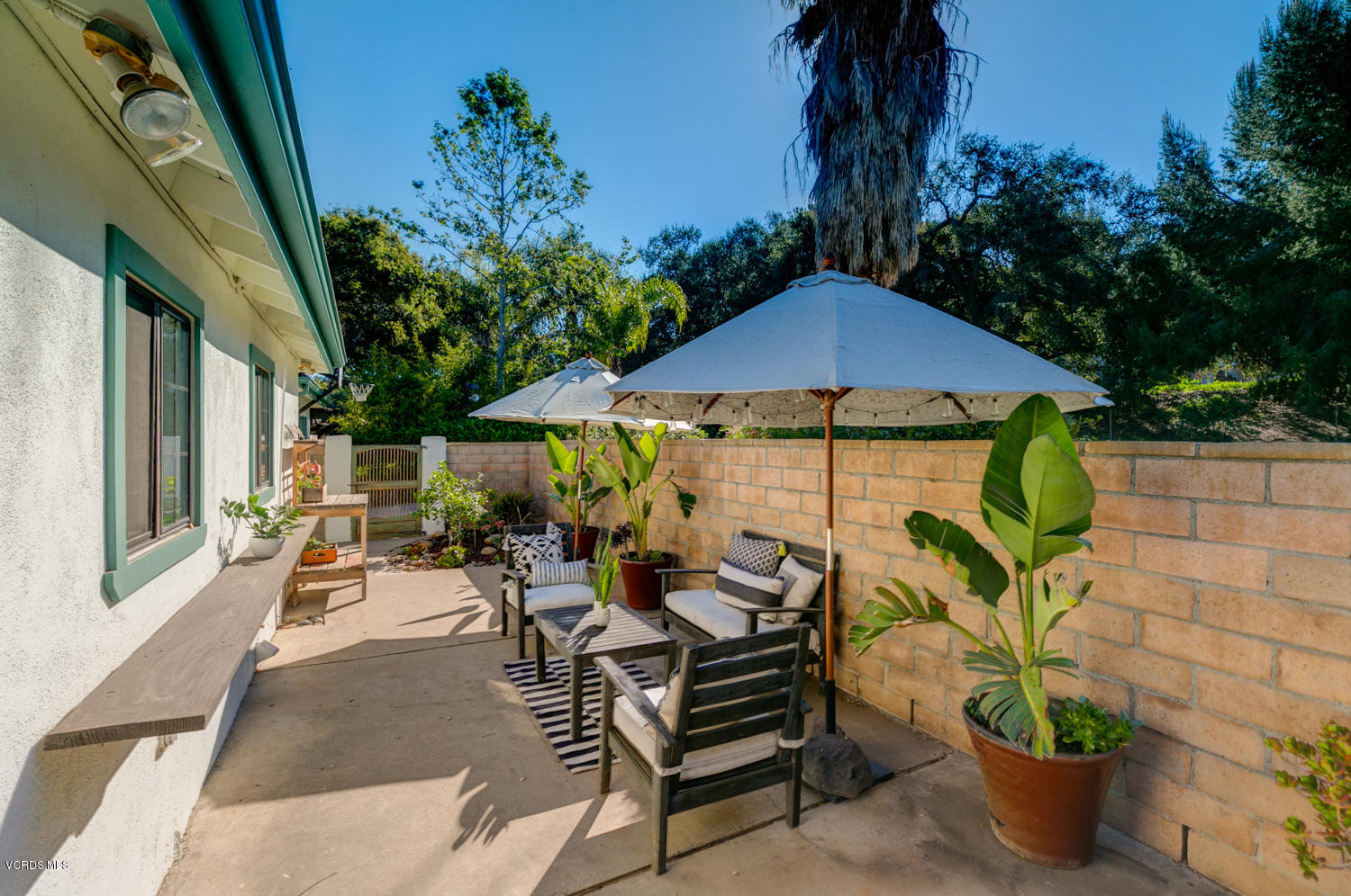 1111 Arcata Road Ojai, CA 93023 - Photo 3 of 27 Front Lounge