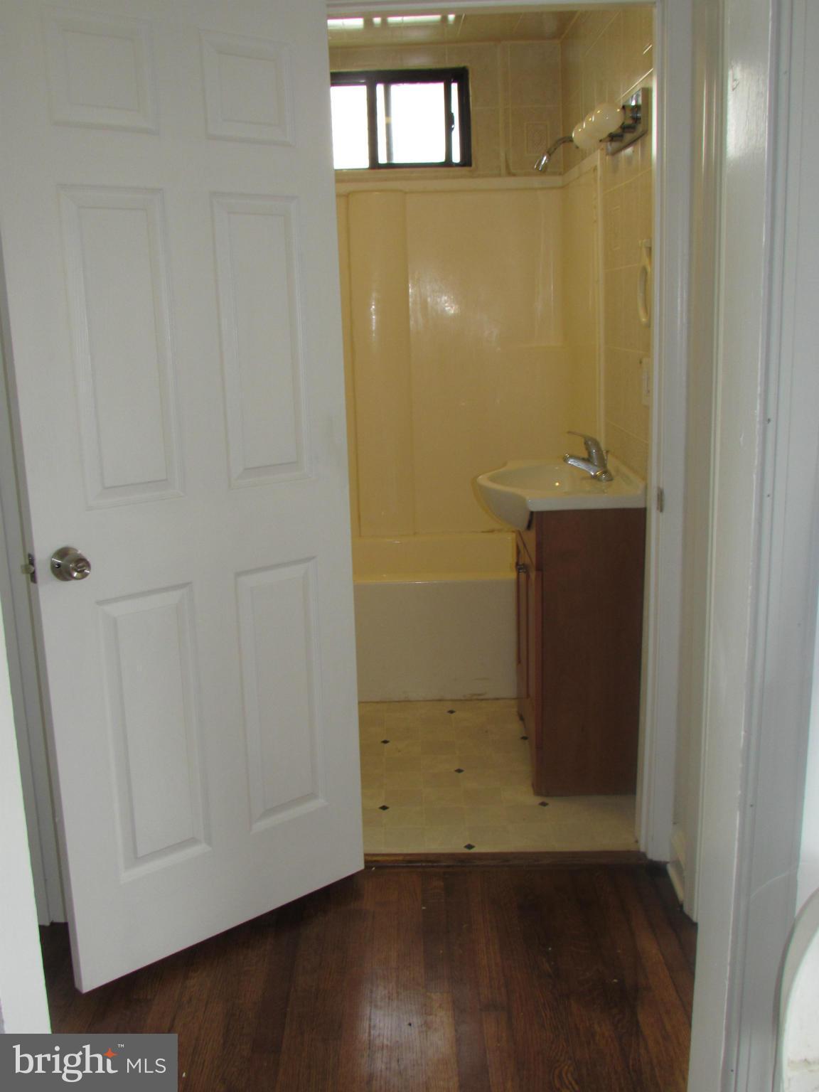 404 East 11th Avenue Ranson, WV 25438 - Photo 17 of 28 Bath