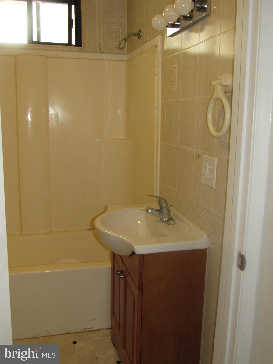 404 East 11th Avenue Ranson, WV 25438 - Photo 19 of 28 Bath