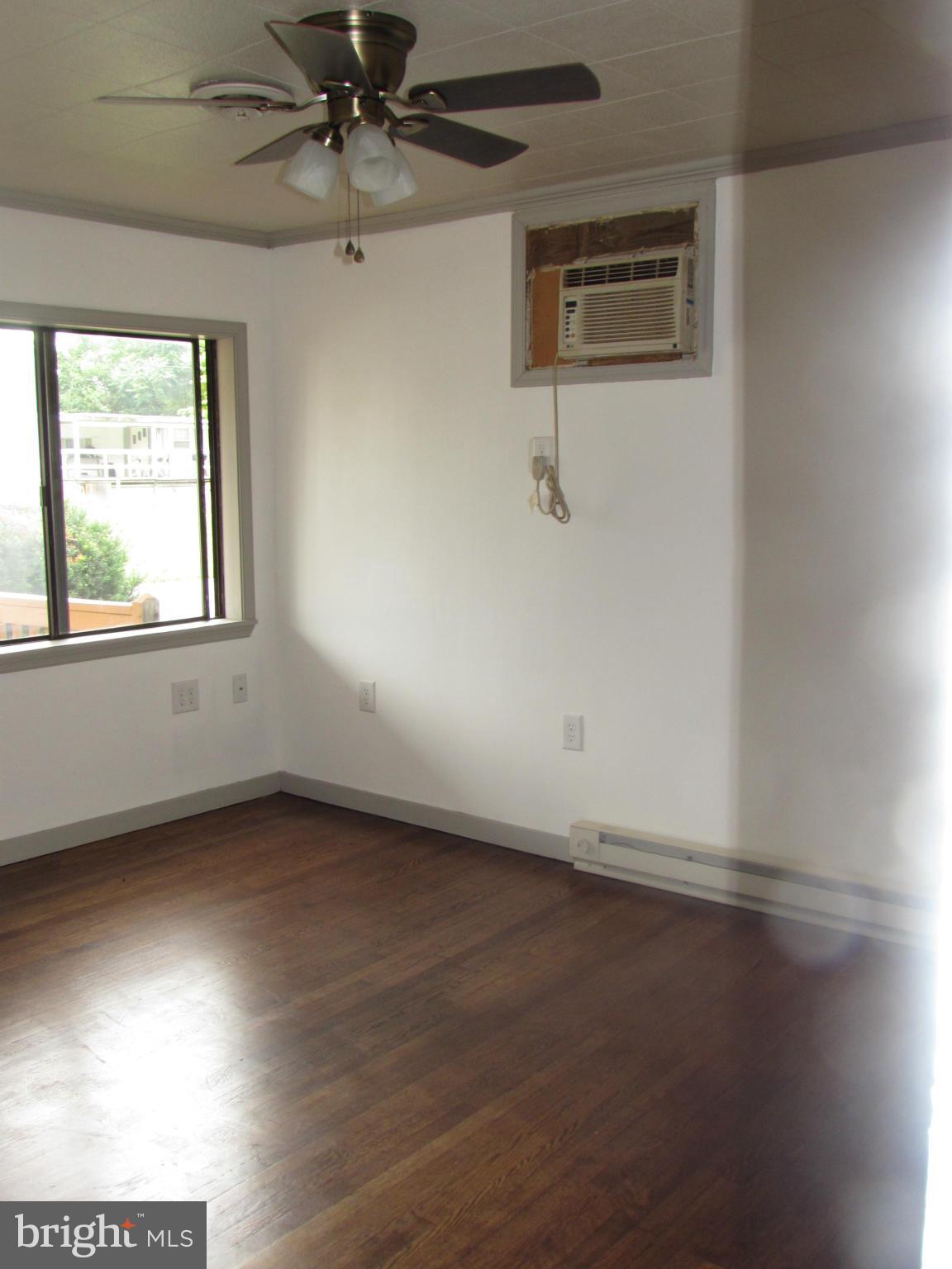 404 East 11th Avenue Ranson, WV 25438 - Photo 10 of 28 Living Room