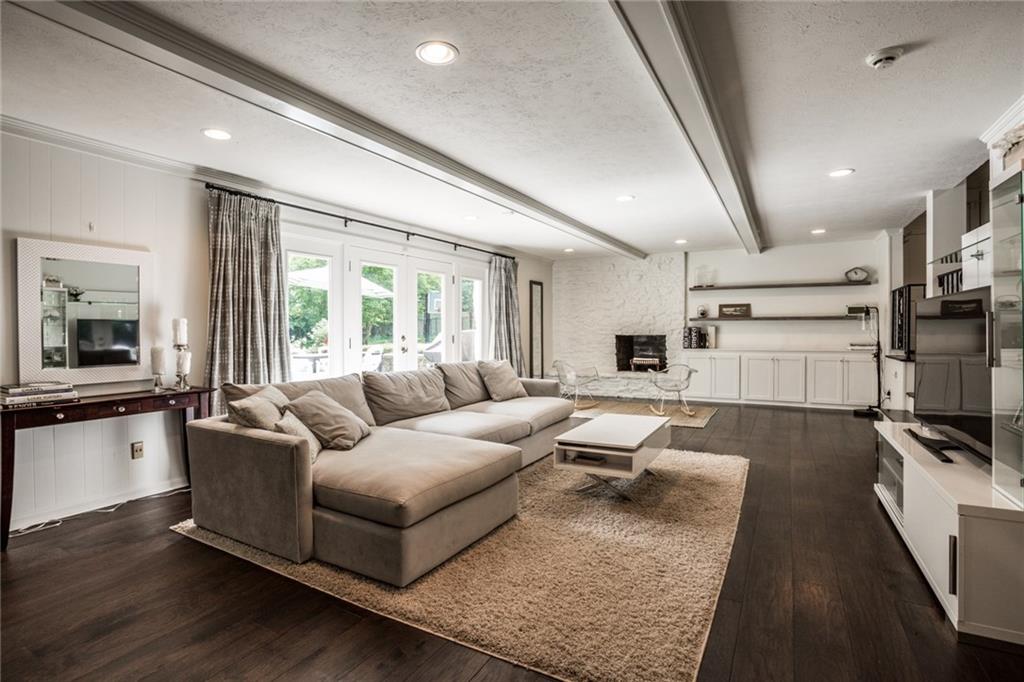 8939 Wickham Road Indianapolis, IN 46260 - Photo 19 of 41 Gallery Image 19