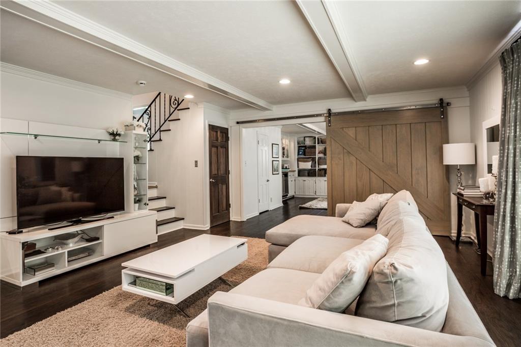 8939 Wickham Road Indianapolis, IN 46260 - Photo 20 of 41 Gallery Image 20