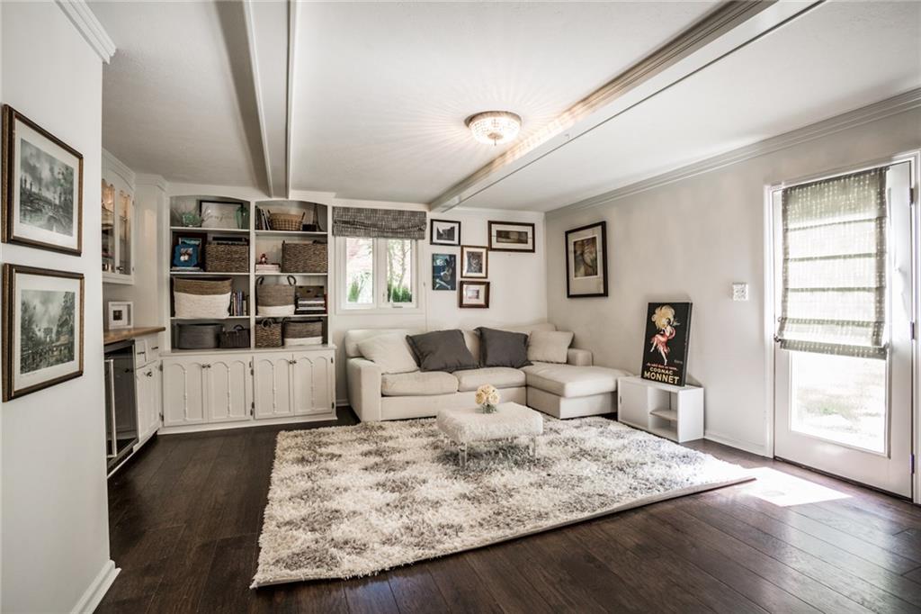 8939 Wickham Road Indianapolis, IN 46260 - Photo 21 of 41 Gallery Image 21