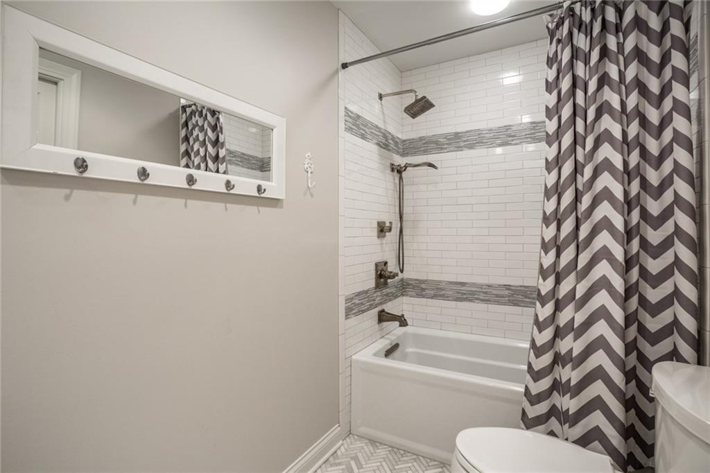 8939 Wickham Road Indianapolis, IN 46260 - Photo 31 of 41 Gallery Image 31