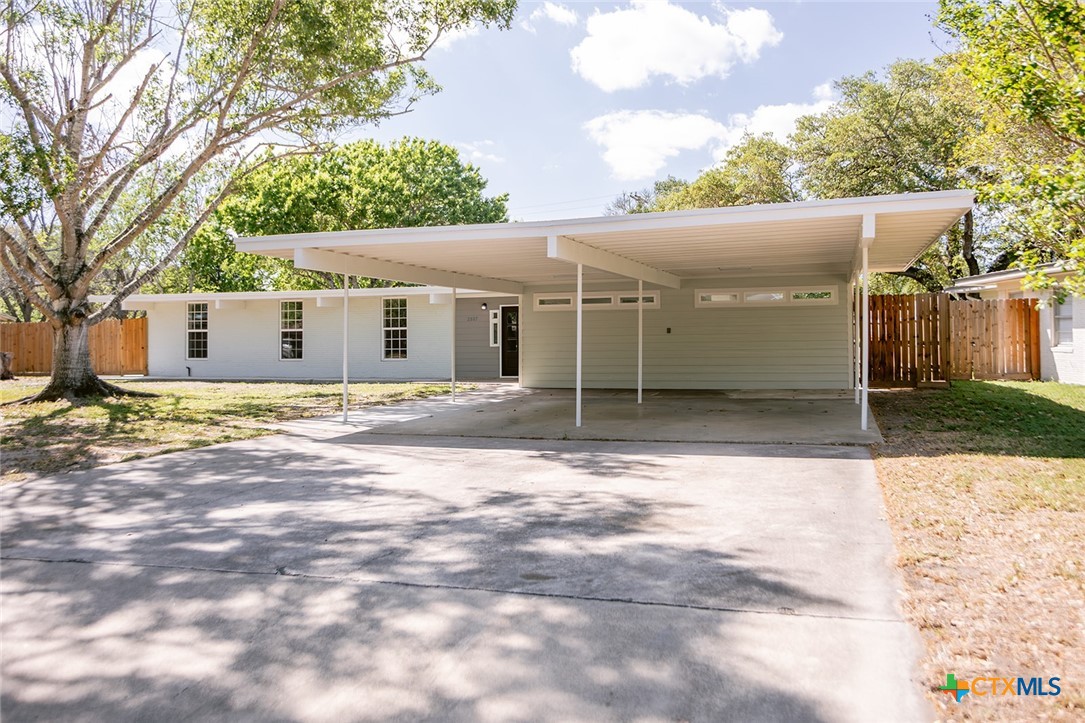 2807 Bluebonnet Street Victoria, TX 77901 - Photo 2 of 44