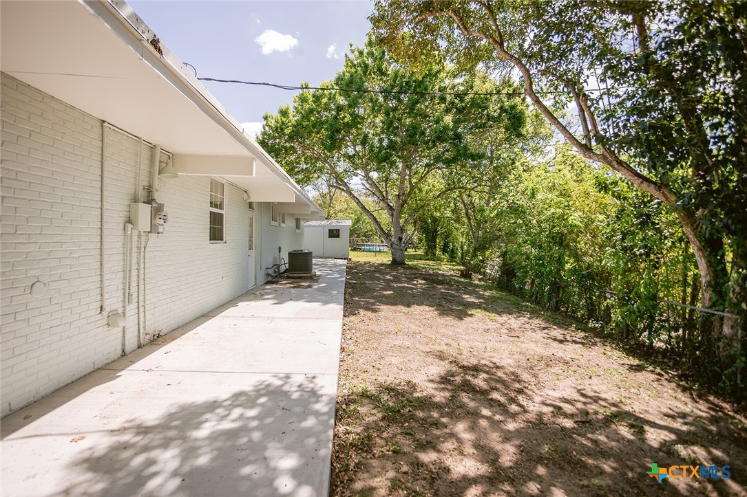 2807 Bluebonnet Street Victoria, TX 77901 - Photo 5 of 44